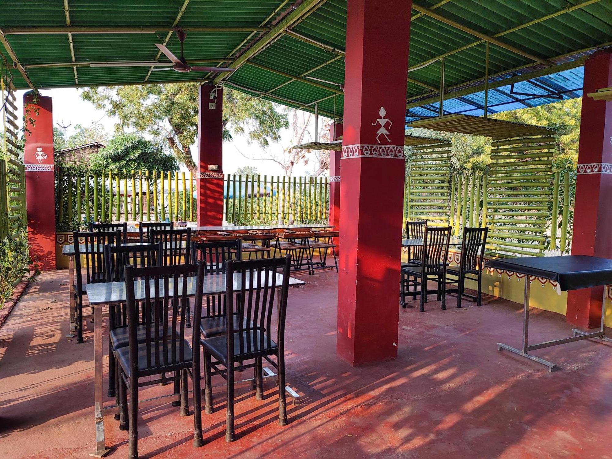 Van Vagdo Resort Rajpipla Exterior foto