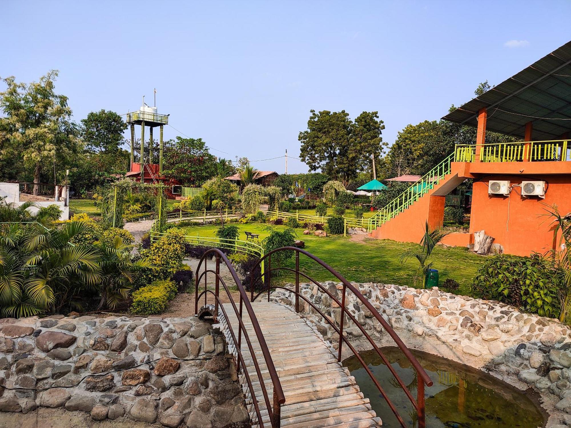 Van Vagdo Resort Rajpipla Exterior foto