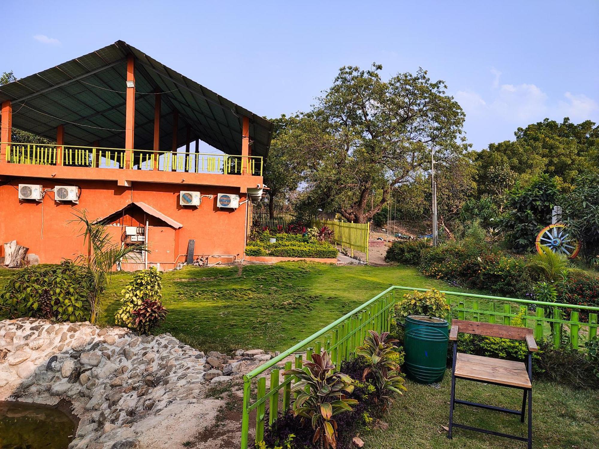 Van Vagdo Resort Rajpipla Exterior foto